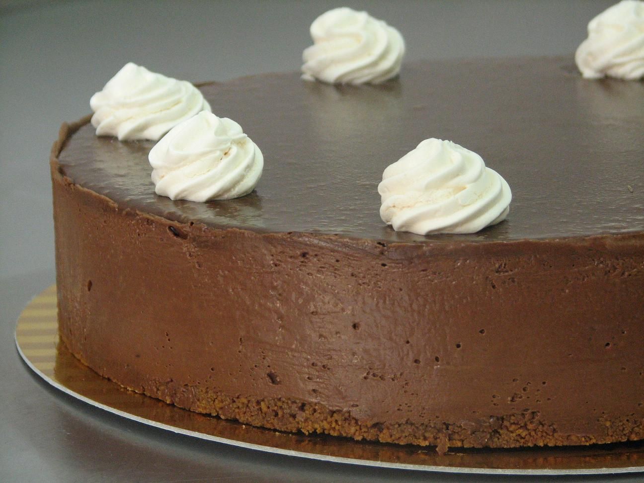 עוגת מוס שוקולד ומרנג | צילום: נטלי לוין