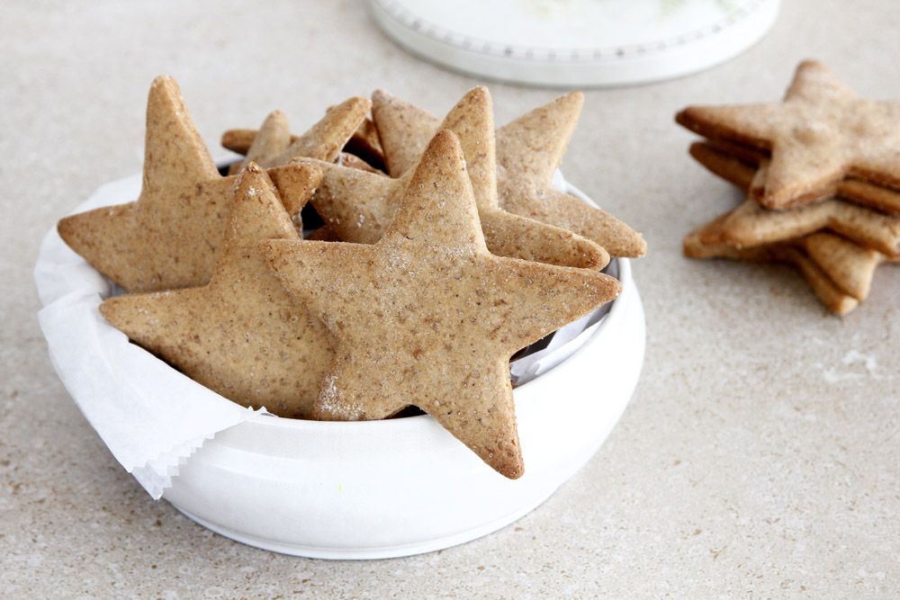 עוגיות ג'ינג'ר בצורת כוכבים