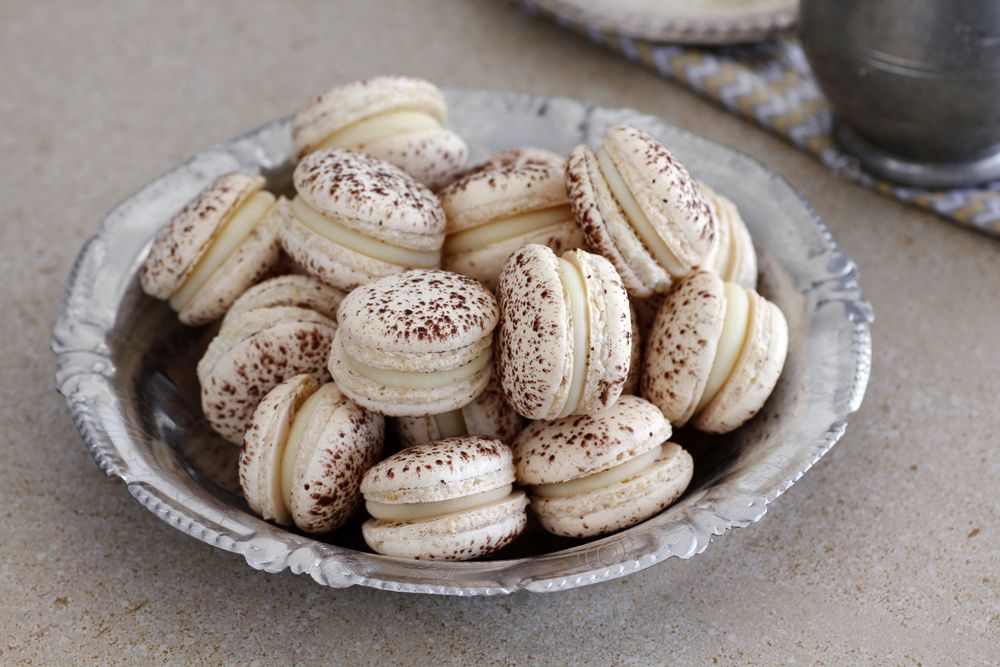 coconut_and_cocoa_macarons2-s