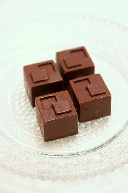 איך מטמפררים שוקולד + מתכון לפרלינים תוצרת בית