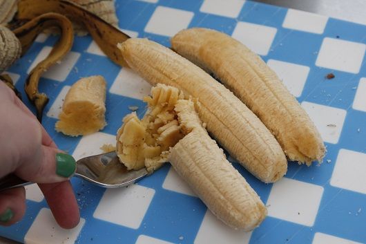 מיני מאפינס בננות וחמאת בוטנים עם שטרויזל מייפל וקינמון