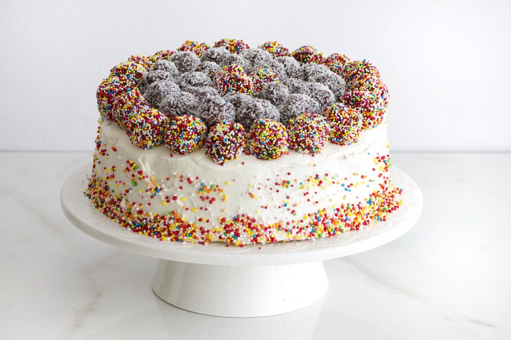 http://oogio.net/wp-content/uploads/2014/06/pinata-cake2-s.jpg